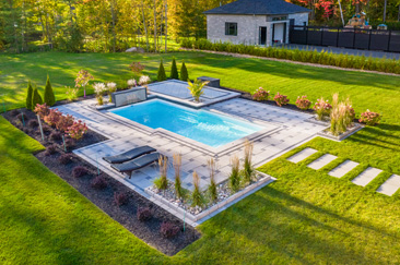 piscine creusé monocoque en fibre de verre