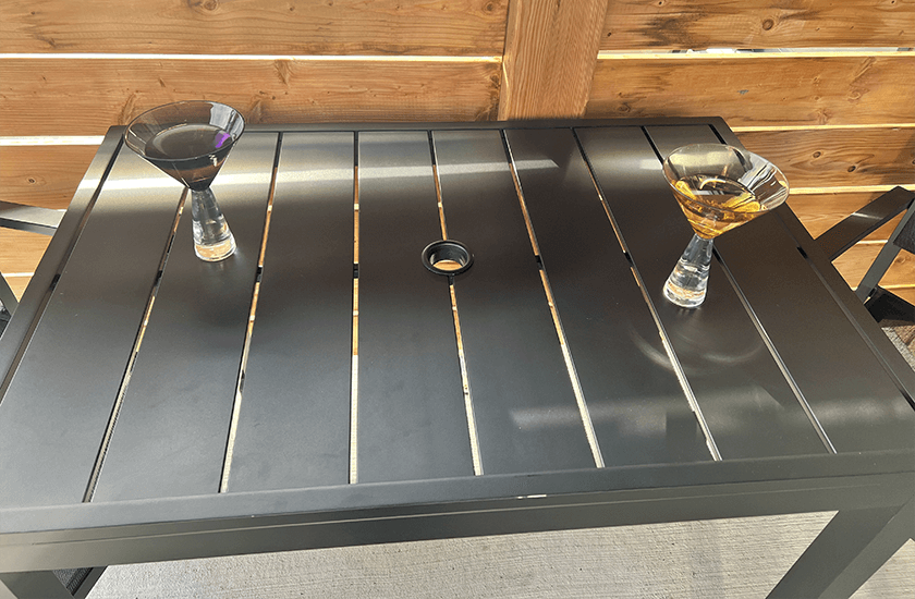 Table Ristorante en aluminium avec trou pour parasol