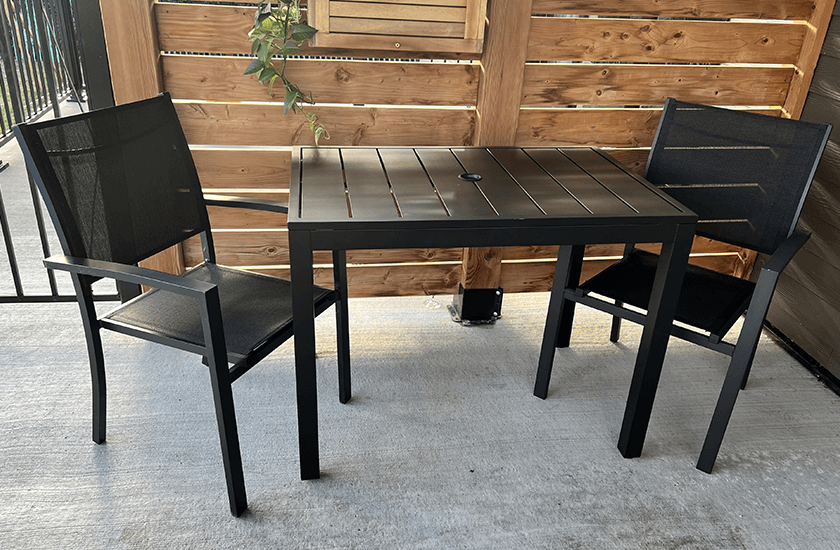 Table Ristorante en aluminium avec trou pour parasol